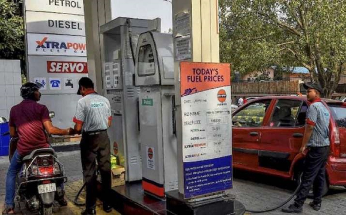 Diesel prices reach record high and surpass petrol prices in Delhi