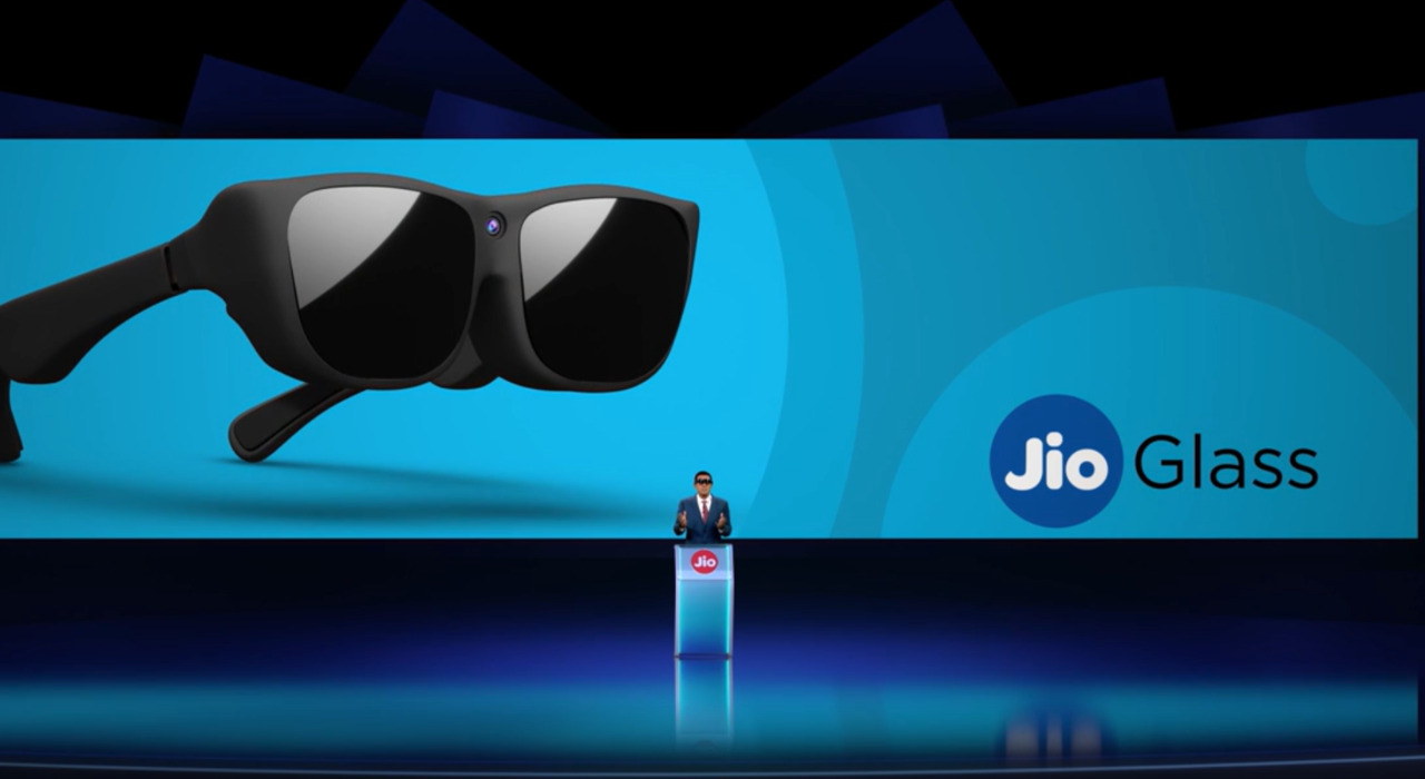 Ambani set to revolutionize education, launches Jio Glass