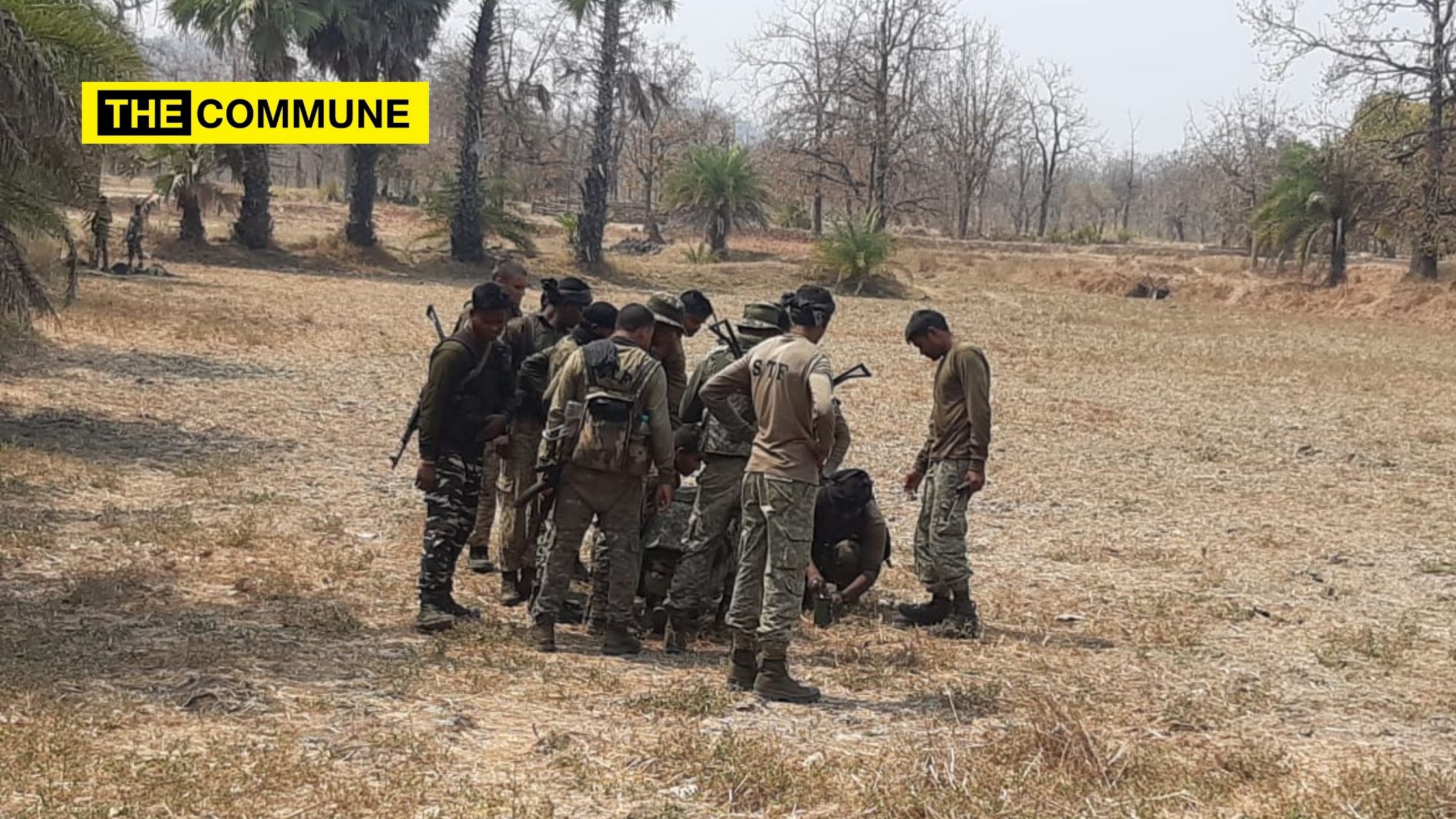 Sikh trooper from elite CoBRA unit uses his turban to bandage his fellow commando wound Sikh turban Chhattisgarh Maoist
