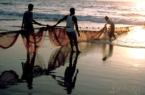 4 TN fishermen injured after Sri Lankan Naval ship rams into their fishing boat